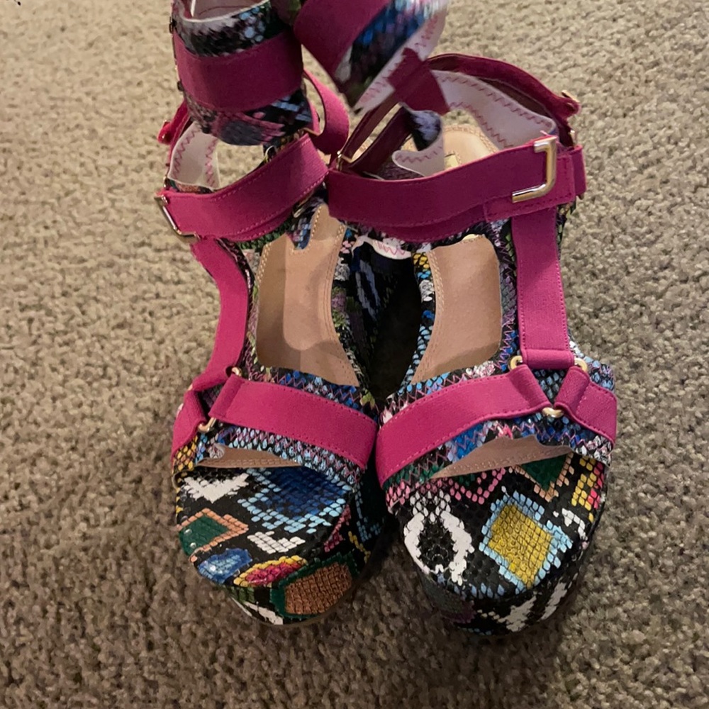 Liliani strap flats